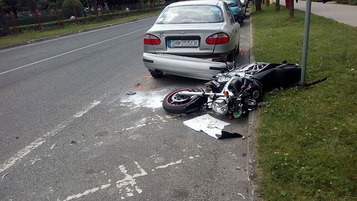 Nehoda motorkára.
