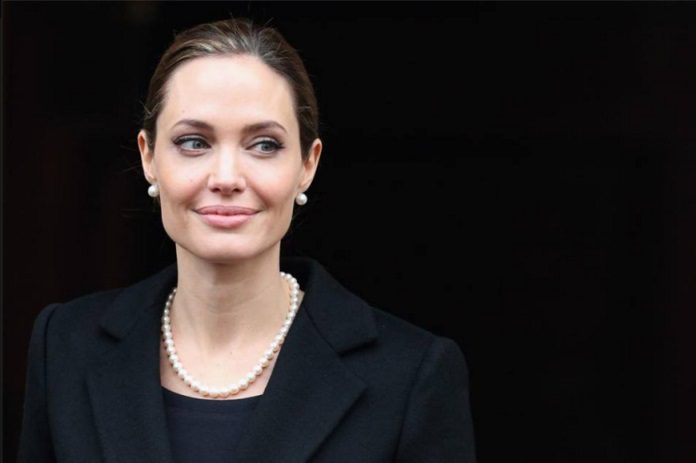 vychudnutá Angelina Jolie